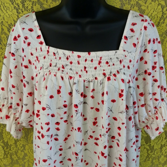 Flattering Flutter Sleeve Square Neck Top - Picture 4 of 5